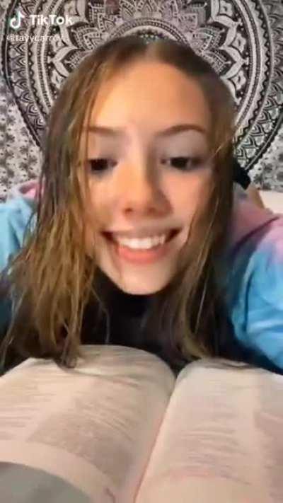 old tiktok 😫 gonna jerk to her dm if u wanna help me