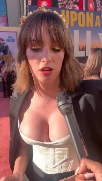 Love Maya Hawke's tits