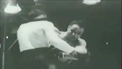 Forgotten fight: Henry Armstrong vs. Lou Ambers 1. The two meet toe to toe in the middle and just slug it out.