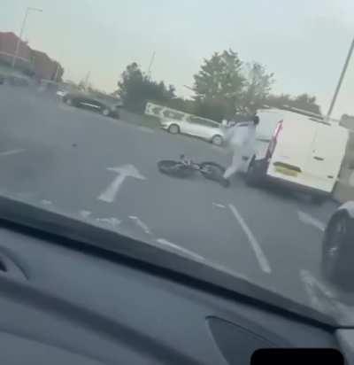 White van man tried to steal bike, cyclist pulls out a knife.    (Luton, England)