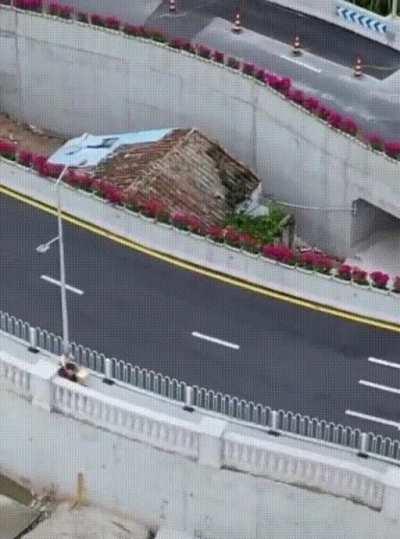 A freeway was built around a house in China after the woman loving there refused to sell her property to the Chinese government.