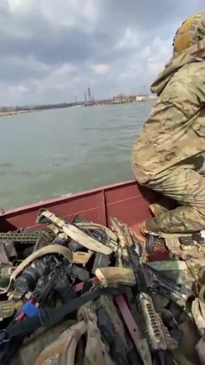 Short video of Ukranians crossing a river in Mariupol towards Azovstal.