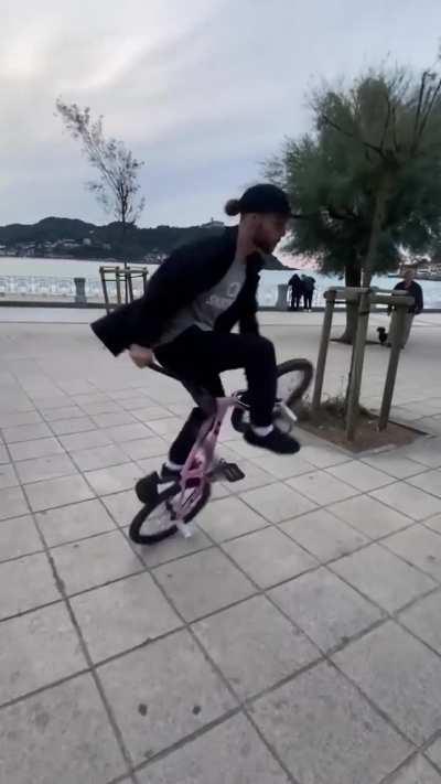 insane freestyle bike trick like it was nothing