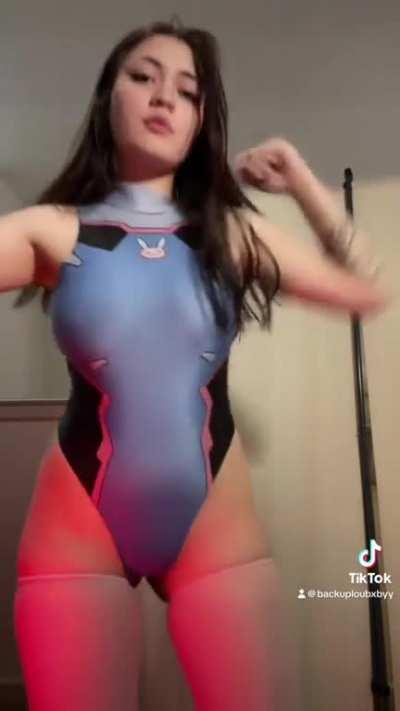 ðŸ”¥ Thick Asian TikTok thot twerks for gifts ðŸ˜¨ : tiktokthot...