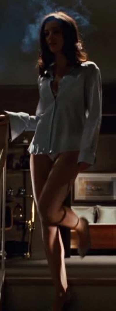 Emily Blunt got sexy legs!