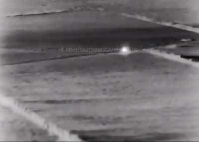 Ukrainian Javelin hitting Russian armoured vehicle seen through thermal imager