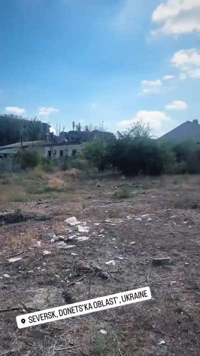 Ukrainian tank commander of the 54th Mechanized Brigade films the destruction of Siversk caused by the Russian shelling.