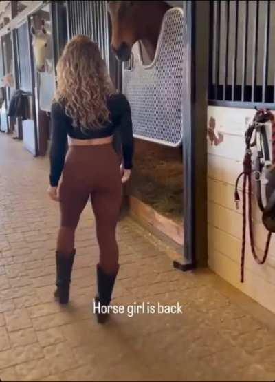 slow mo horse girl 🍑