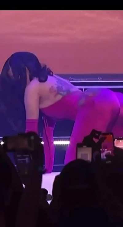 Her ass is so mesmerising