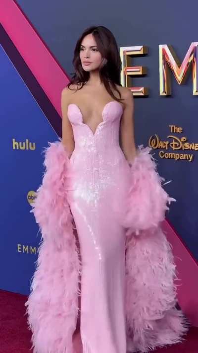 Eiza Gonzalez looks stunning in pink gown at the EMMY Awards 🌸