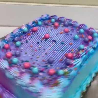 Color shifting cake