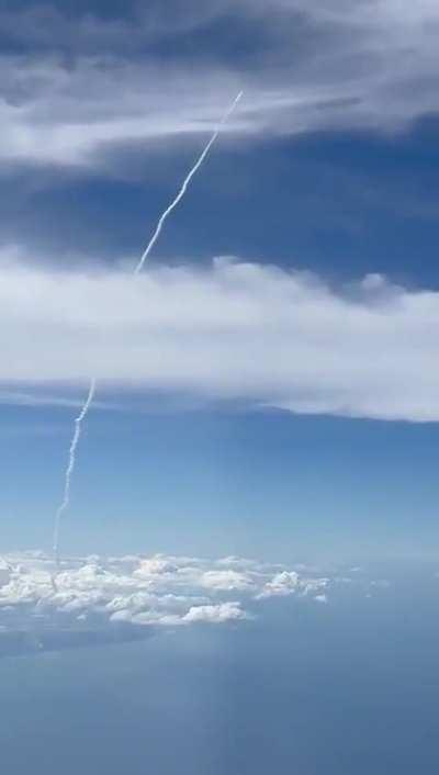 A passenger aboard IndiGo6E's Chennai- Dhaka flight has captured this beautiful liftoff of ISRO'S LVM3 carrying 🇮🇳 India's Moon Lander mission Chandrayaan3 🚀 😍. Chennai is one of the few metro cities where you can witness launches even from ground.