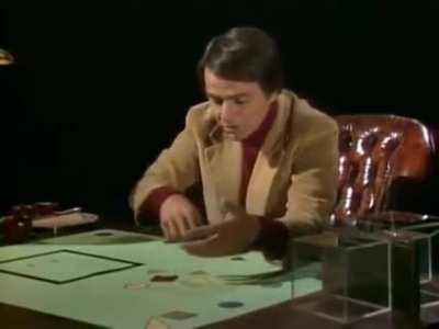 Carl Sagan explaining the 4th dimension. This is what he did best. Demonstrating difficult concepts in plain and simple ways the average person could understand.