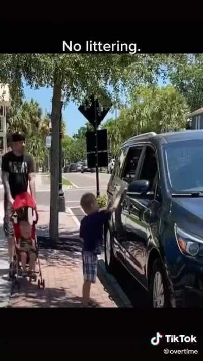 Kid throws plastic bottle back into car after catching the person throwing it out