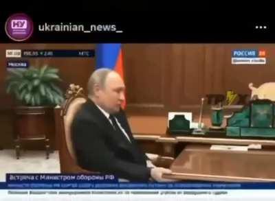 Possible green screen used in Putin interview