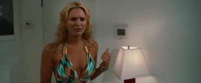 Nicky Whelan in hall pass