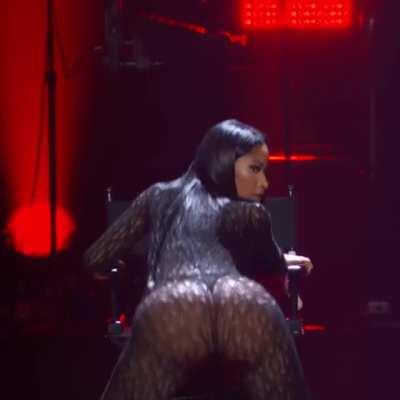 This famous Nicki twerk is great