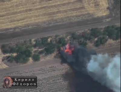 Ukrainian camouflaged M109 Paladin self-propelled gun got destroyed by a Russian Lancet strike 