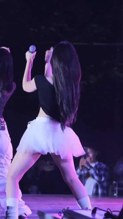 Shuhua - My Bag moment from behind