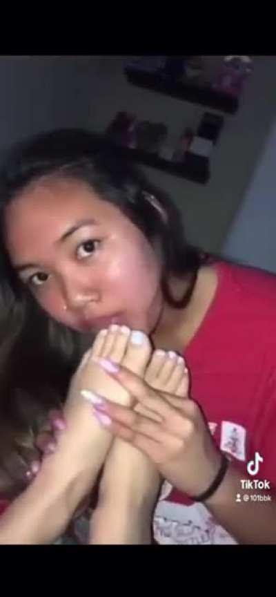 toes