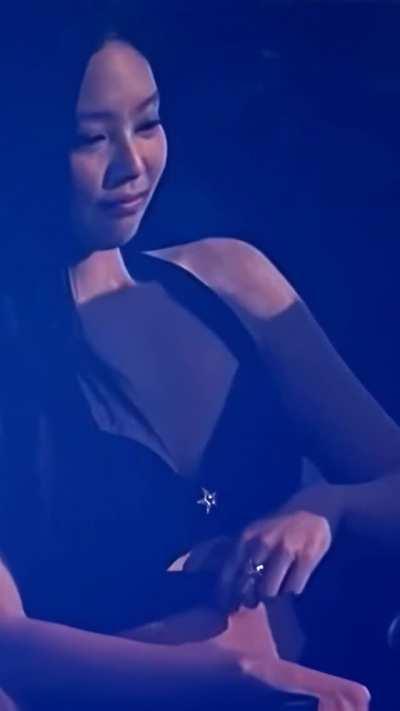 Blackpink - Jennie (Cleavage)