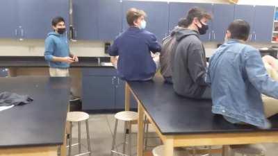 Static electricity with a 500kV Van de Graaff generator