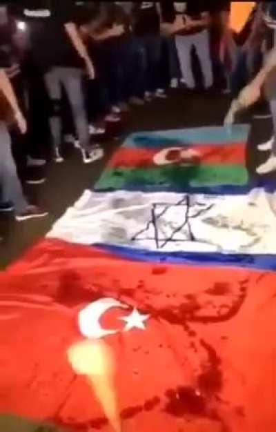 Armenians burned Turkey, Azerbaijani and Israel flags in Lebanon. Least making armenians mad brothers 💪🏿🇹🇷🇮🇱🇦🇿💪🏿