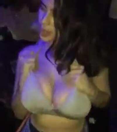 Shaking them titties 😍