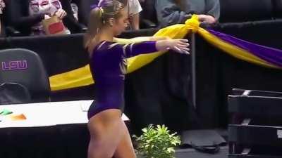 LSU’s Alyona Shchennikova 💜💛🐯🤸‍♀️