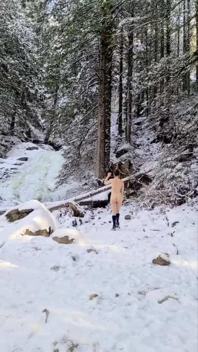 What a thrilling hike, arrived to see the falls completely frozen!