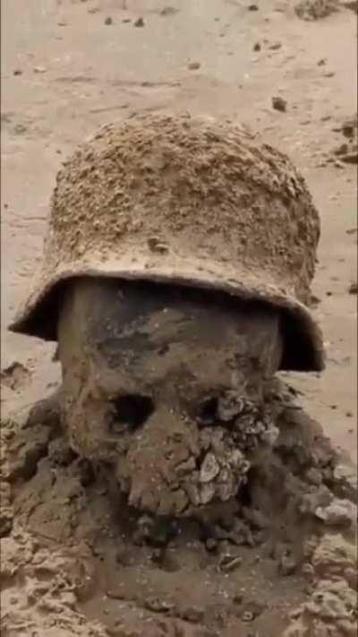 🔥 WW2 soldiers skulls resurfacing as the water levels in ...