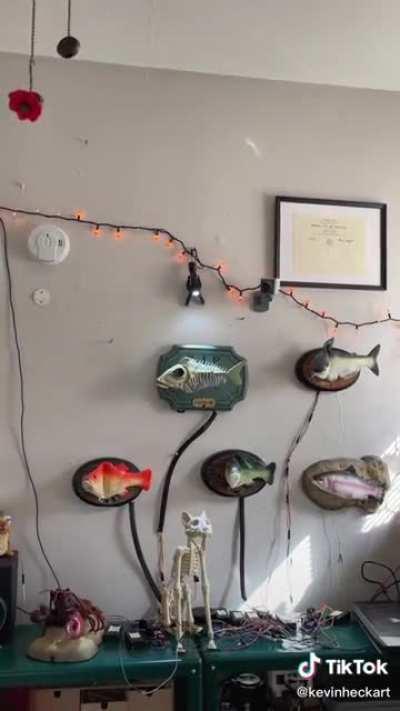 Man sets up a wall of singing fish to make the perfect band!