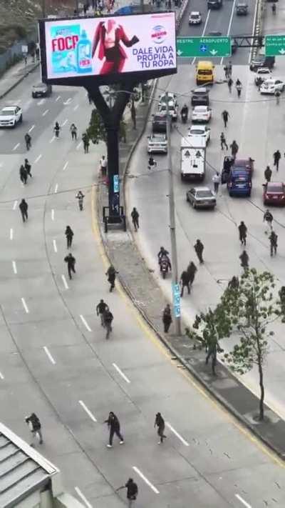 Internal conflict in Ecuador with widespread gang attacks