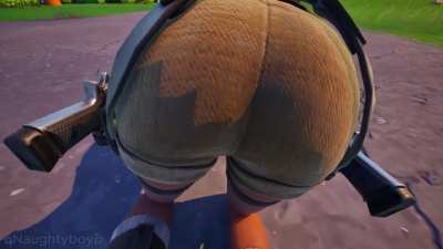 Lara Croft close up crawling [Fortnite]