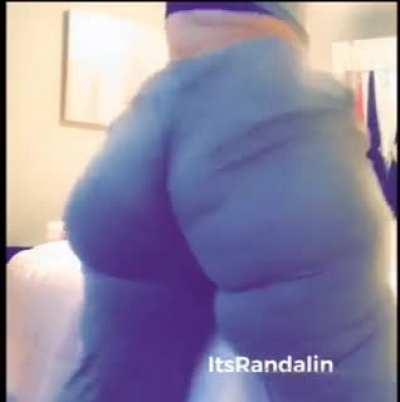 Love Randalin shaking it