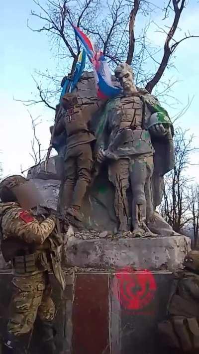 Footage showing  Russian forces  rising a flag over the  central park in Avdiivka 