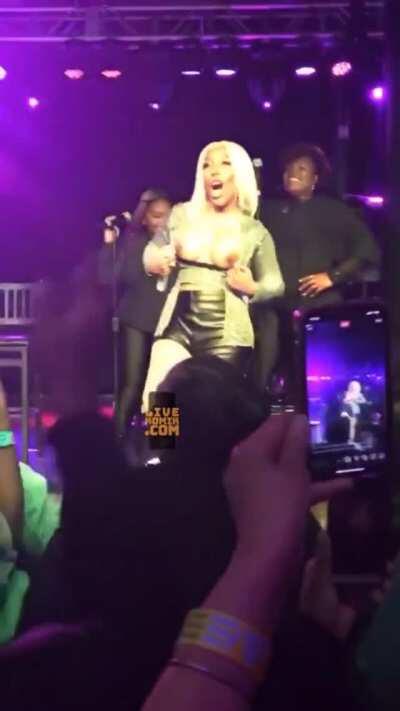 K Michelle flashing the crowd