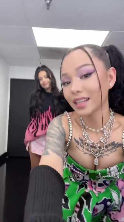 Valkyrae x Bella Poarch 