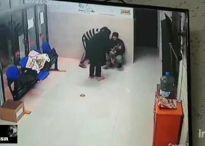 The moment a doctor saved the life of a girl who almost choked to death (Egypt)