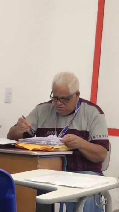 This teacher correcting exams while students are in class