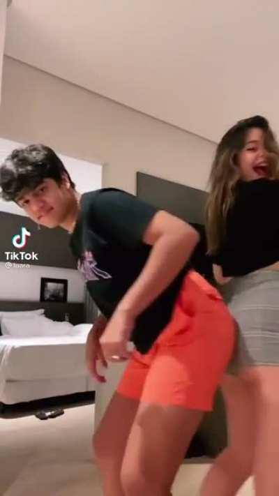 Luara Fonseca booty too big for that skirt😳🍑🔥