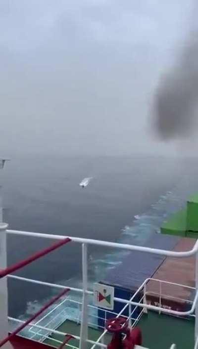 The Ukrainian crew of a container ship destroyed a naval kamikaze drone of the Yemeni Houthis in the Red Sea with small arms fire.