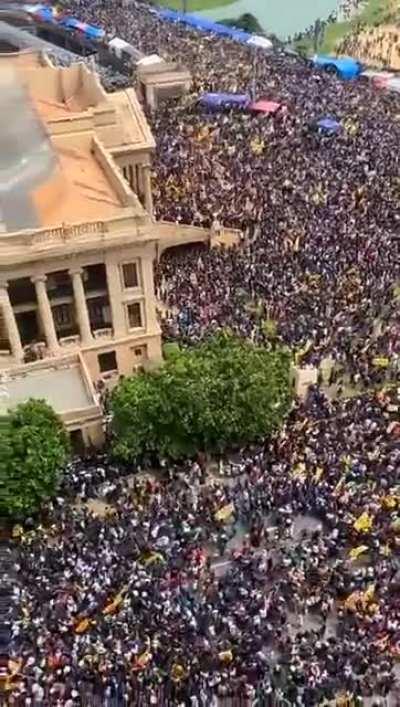 Estimated one million Sri Lankans gathered around the presidential office to overthrow the corrupted government on 09th of July