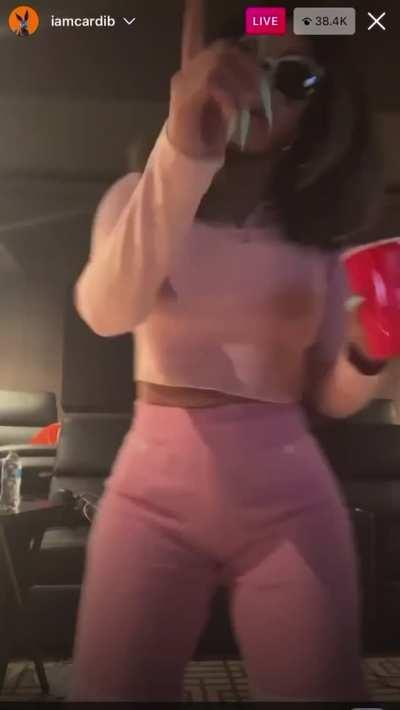 Cardi B Shake It