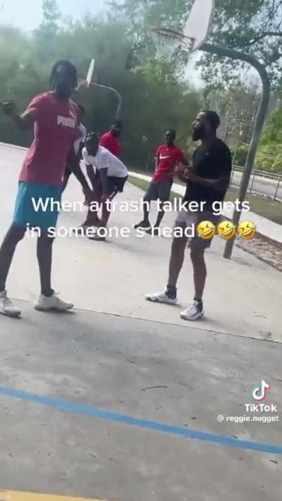 Guy gets tired of bad vibes on the court 💀