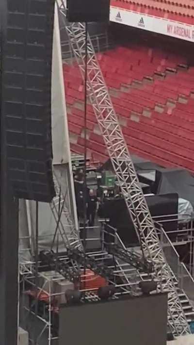 Had the loveliest view of Alex and Matt sharing a hug just before the show last night