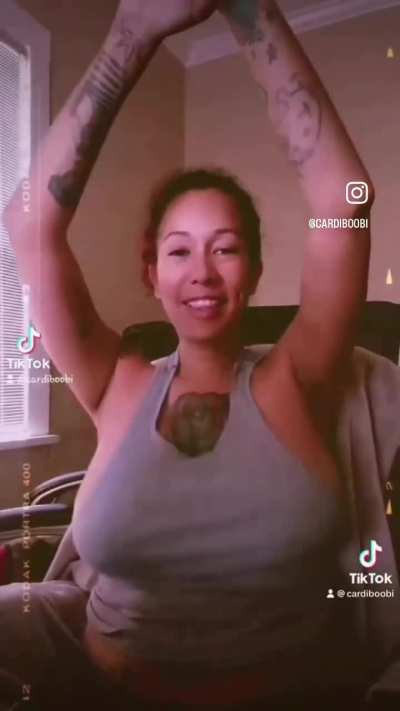 Tank top no bra