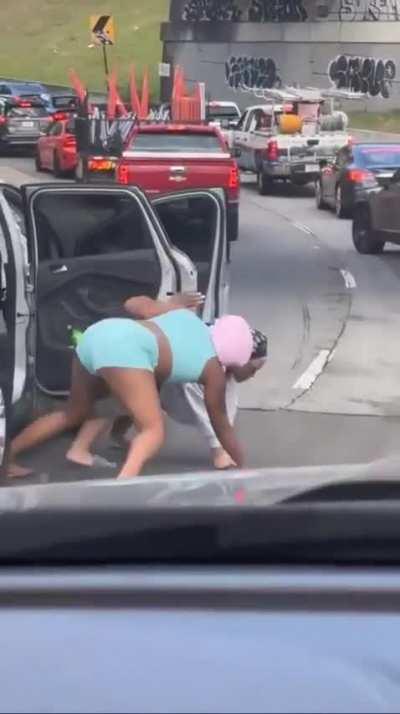 Women stop traffic to twerk 