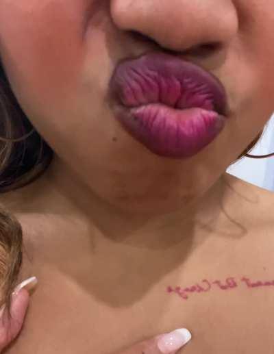 Do you like my big lips baby?