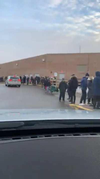 The lineup this morning for Rapid Test distribution in Richmond Hill (30 minutes before opening)